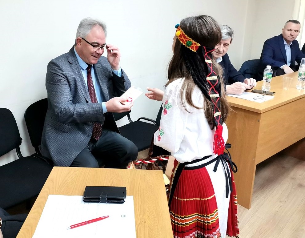 Деца подариха мартеници за здраве в Общински съвет - Плевен